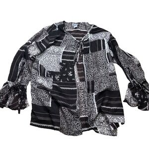 Magic Top Womens 2X Black White Bell slit sleeve keyhole plus size blouse